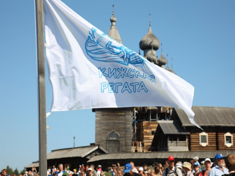 Флаги РССИ и ВОИ в Кижах