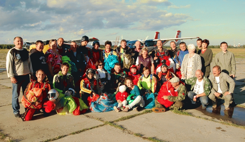 Вместе мы сможем больше! Участники подготовки  и проведения рекордных прыжков по построению в свободном падении формации с участием инвалидов-парашютистов-2012г. 