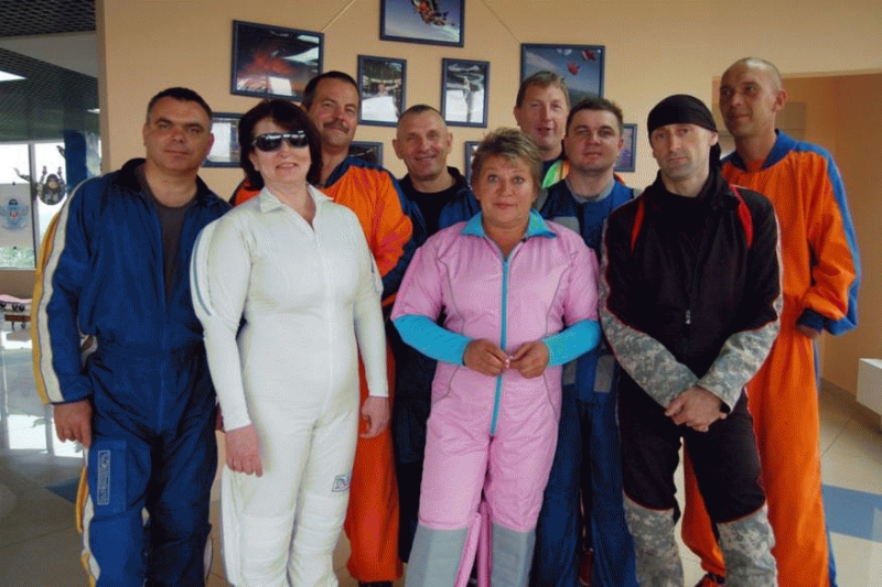 Сборная команда инвалидов-парашютистов после тренировки в аэротрубе готова к установлению нового рекорда России.