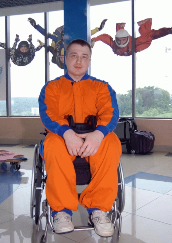 Анатолий Козырев первый в России инвалид-колясочник совершил полет в аэротрубе.